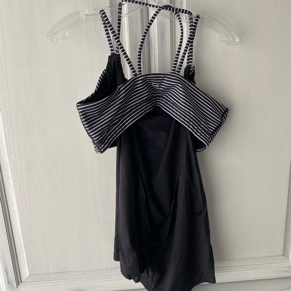 Gap tank with attached bra - Picture 2 of 3